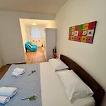 Spacious Room Bar